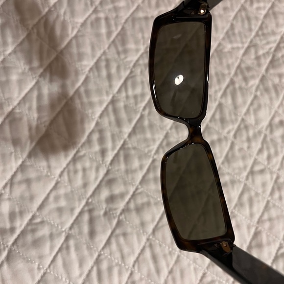 GUCCI SUNGLASSES IN EXCELLENT USED CONDITION - Picture 8 of 13